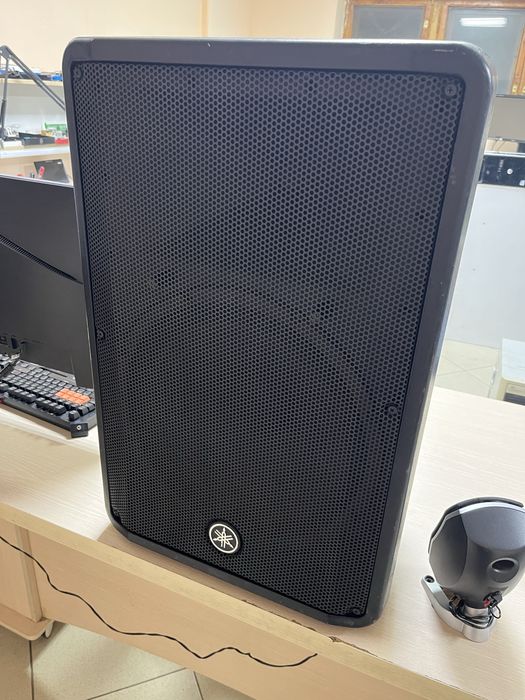 Колонка активная Ямаха + микшерный пульт Mackie