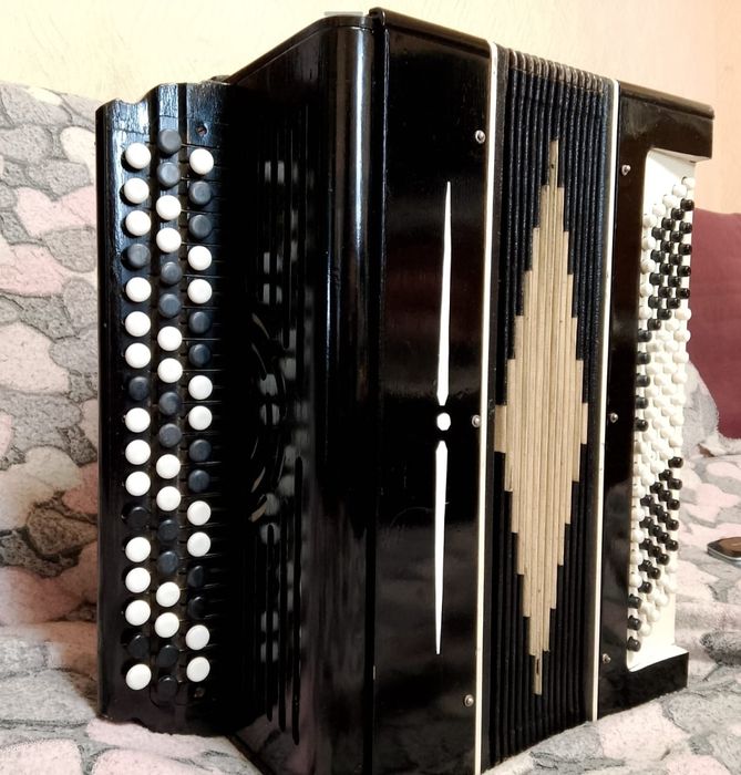 Продам баян за 45.000 тенге