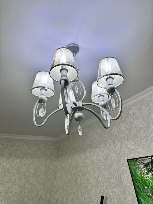 Продам люстры как на фото все работает четко