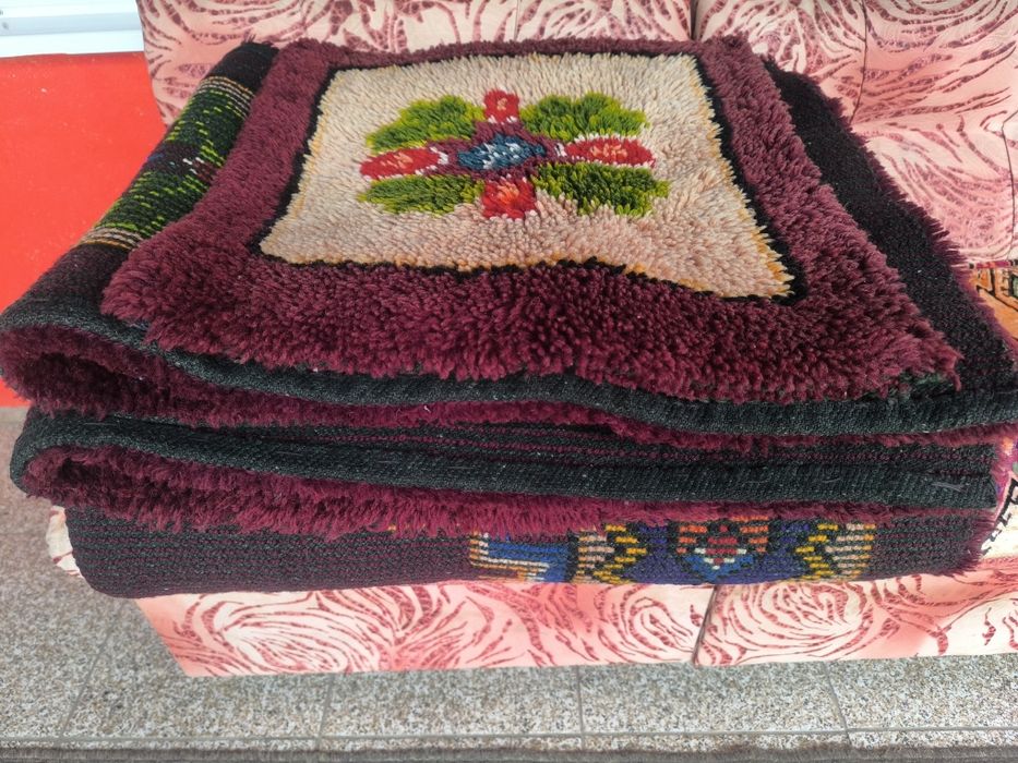 Вълнен  комплект за диван,фотьойли и табуретки