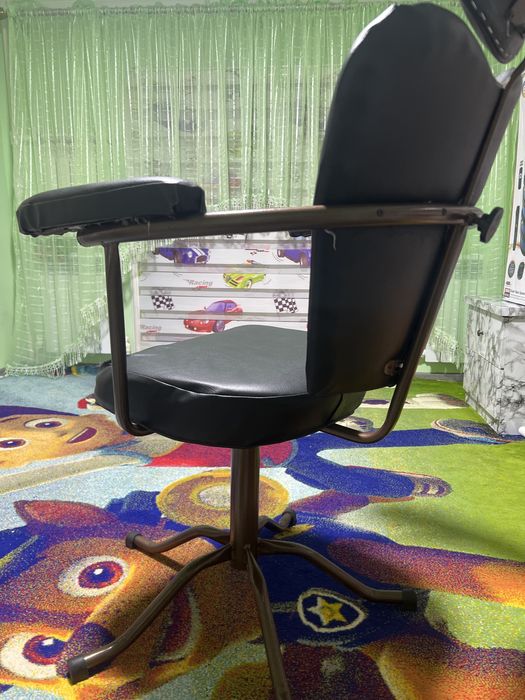 Кресло черное коженое