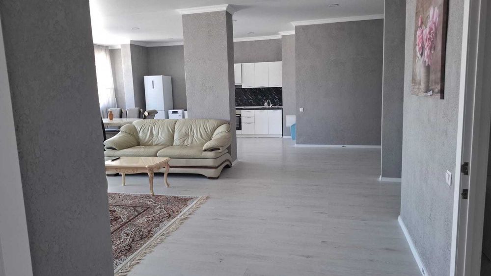 В продаже просторная 3-комнатная квартира, с шикарным видом.