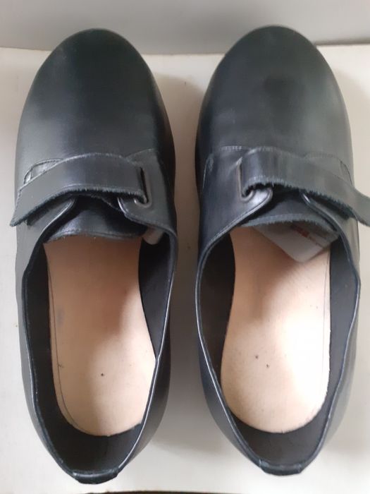 Pantofi speciali din piele cu arici