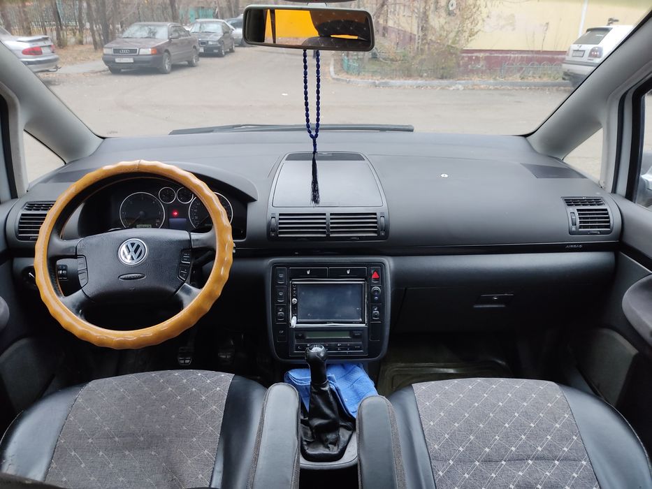 Volkswagen Sharan 1.9 дизель 2002года