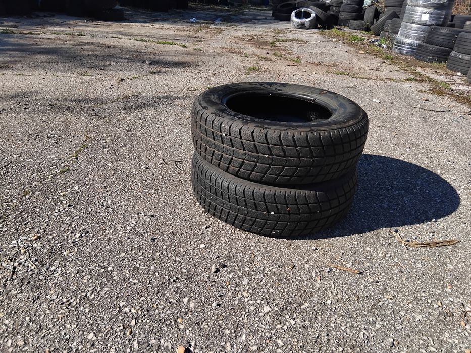 Гуми 205 65 16 C Ц Roadstone от Мишелин. Налични са 2 броя - нов внос.