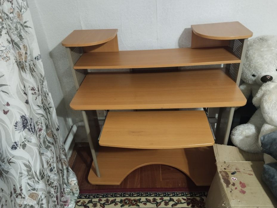 Продам компьютерный стол