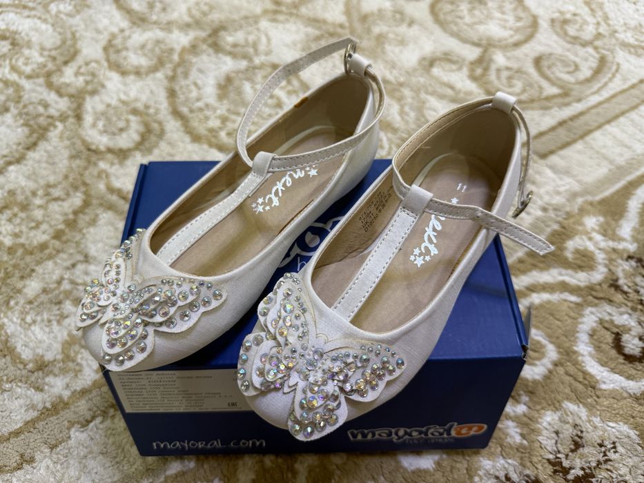 Продам новые туфли Next для девочки 29 р-р