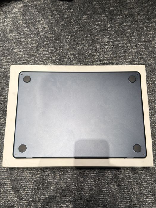 Macbook Air M3 16/512 batarey 97% cycle 56