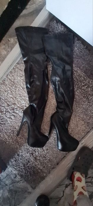 Обувки в много добро състояние и нови 37 номер с висок ток