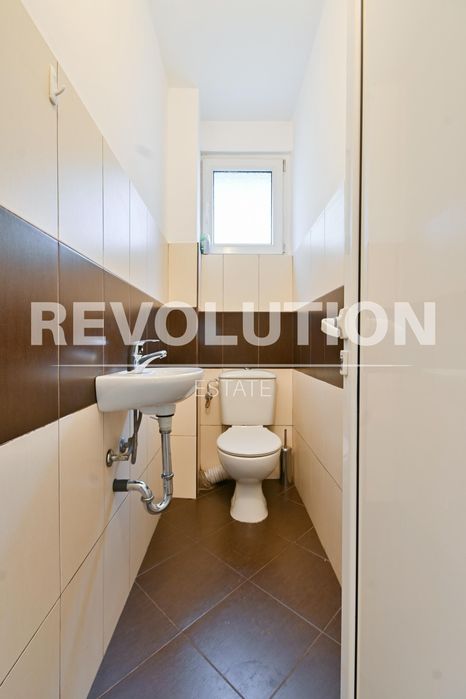 Дава се под наем Тристаен апартамент в София, Център - 93 кв.м за 750 € - Снимка #12