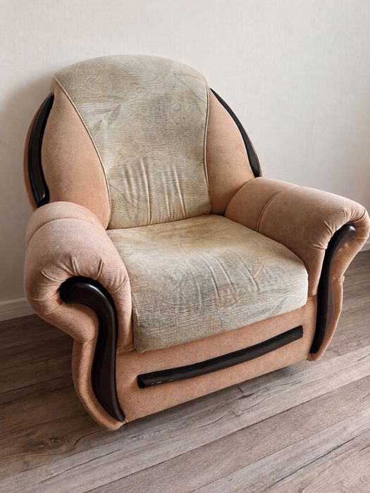 Продам диван и 2 кресла (торг)