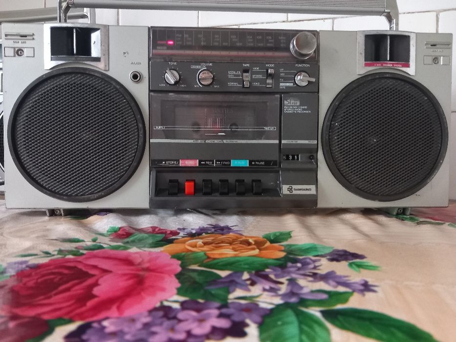 Radio casetofon  Siemens Club-74 și Samsung.