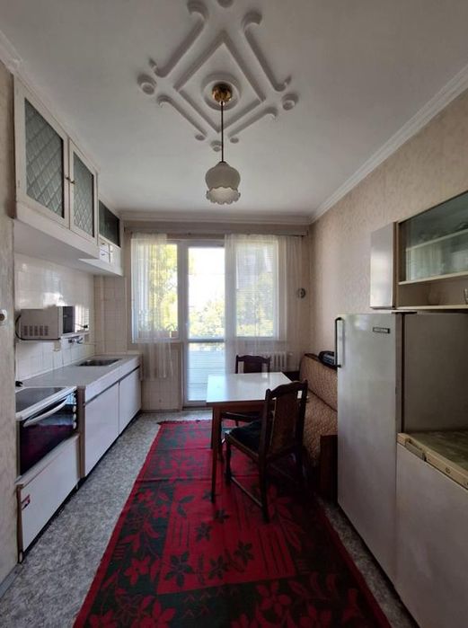 Дава се под наем Тристаен апартамент в София, Център - 75 кв.м за 562 € - Снимка #2