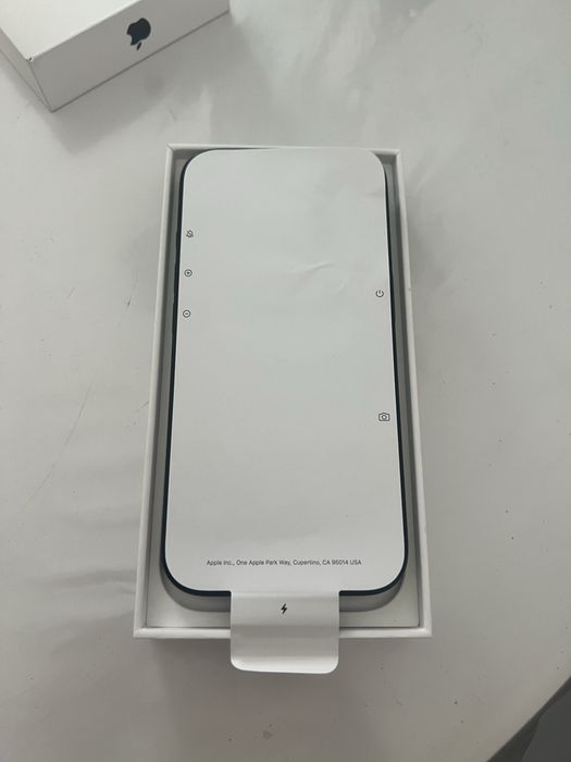 Iphone 16.             V