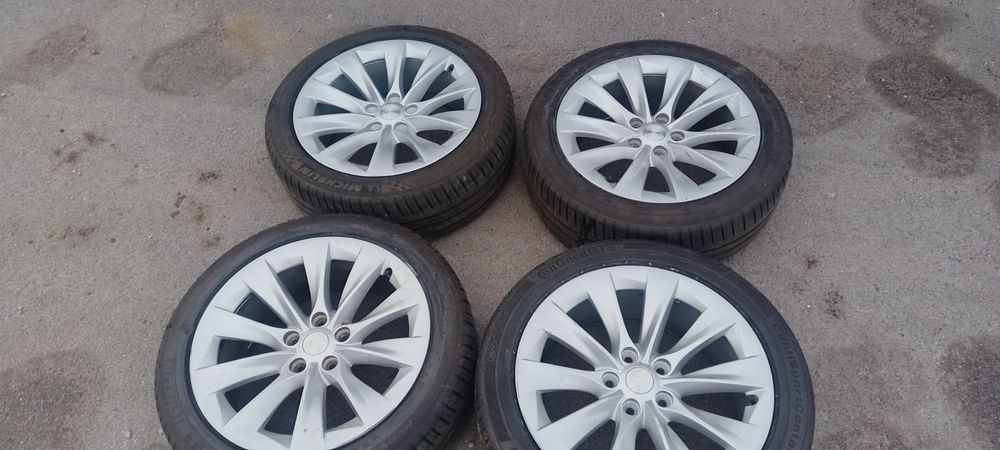 Джанти с Гуми за Тесла модел S Tesla Model S