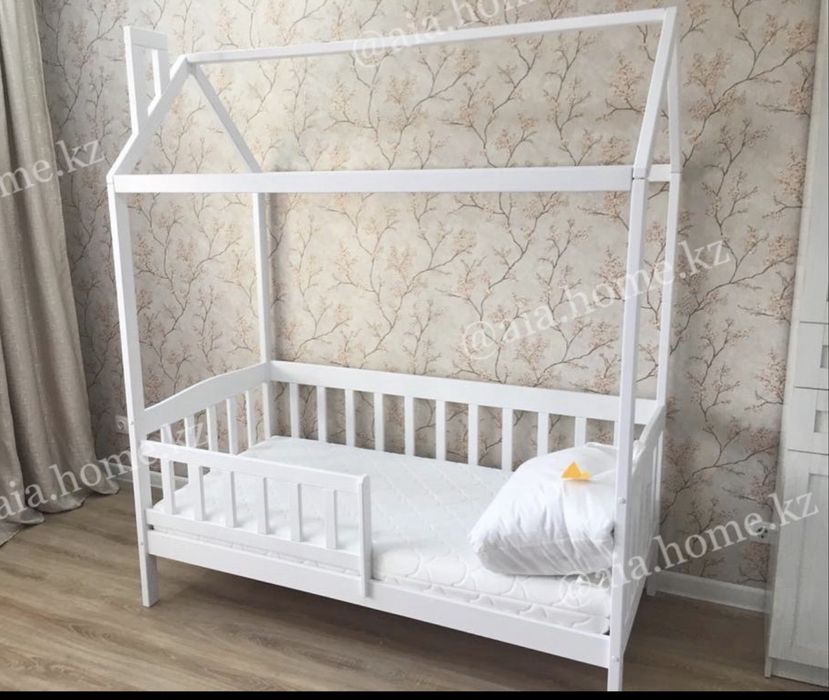 Продам детскую кровать - домик в отличном состоянии!!