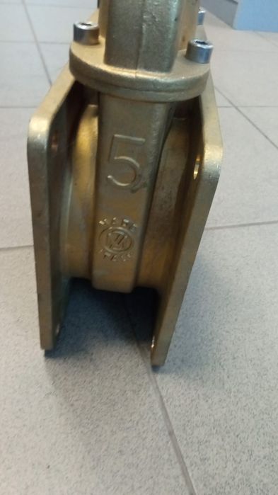 Robinet vidanja 5 toli flanșe ambele părți preț 1250 lei tva inclus se