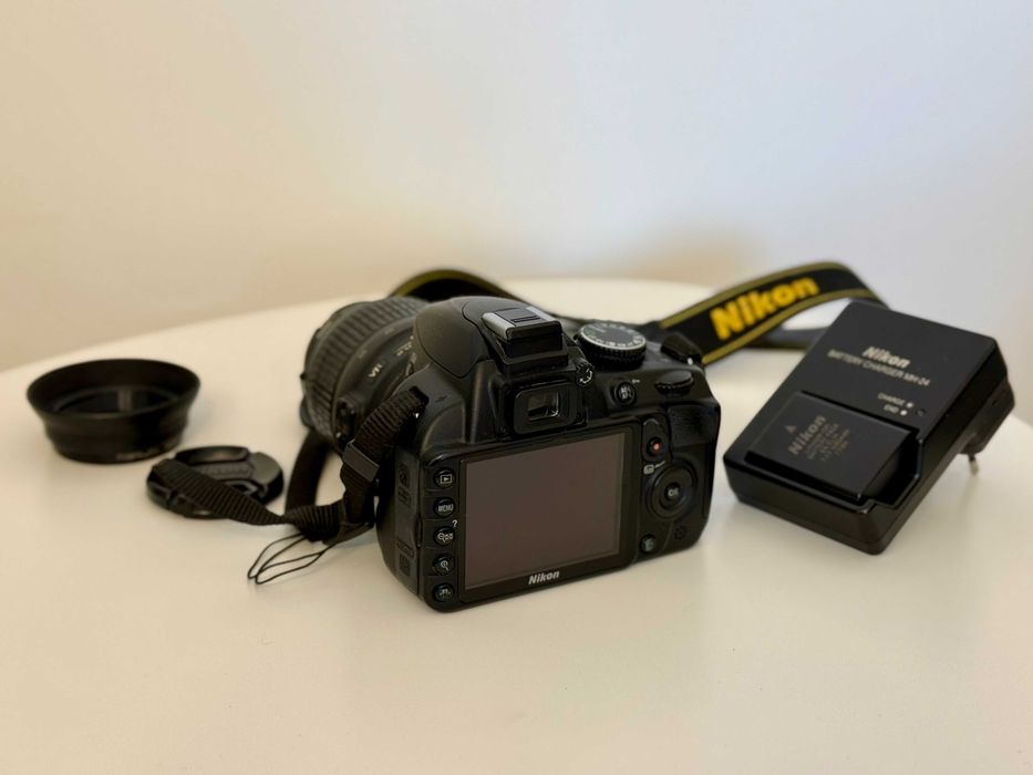 Aparat foto DSLR Nikon D3100, 14.2MP + Obiectiv 18-55mm + Rucsac Foto