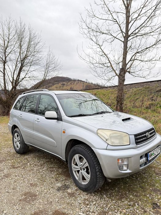 Toyota RAV-4 anul 2003