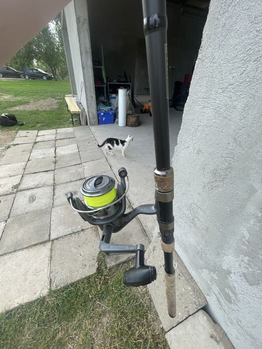 Vand lanseta caperlan cu mulineta caperlan inclus si fir