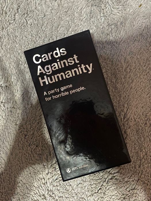 настолна парти игра cards against humanity