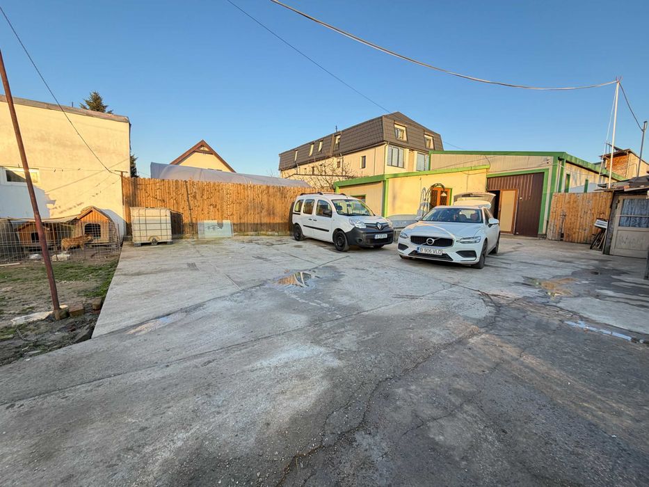Hala  si curte betonata zona Bucurestii Noi