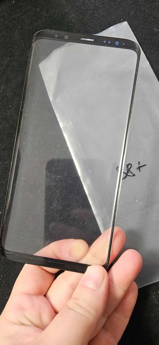 Vand carcasa(geam) noua parte fata samsung s8+!