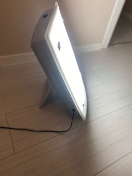 Бяла лампа за допълнителна светлина