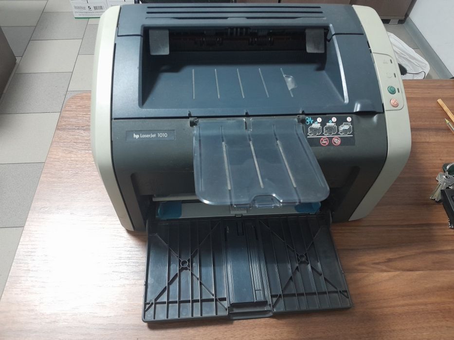 Принтер на запчасти hp 1010