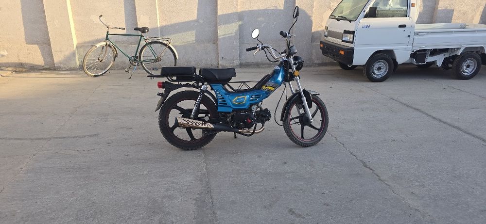 Bikeland moped sotiladi