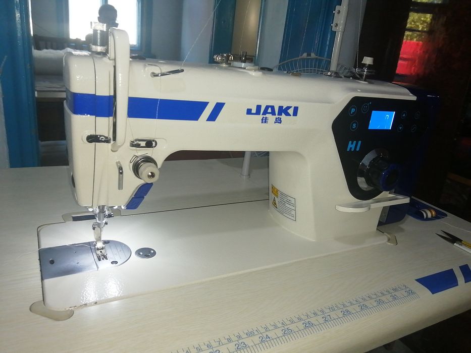 Продам швейную машинку