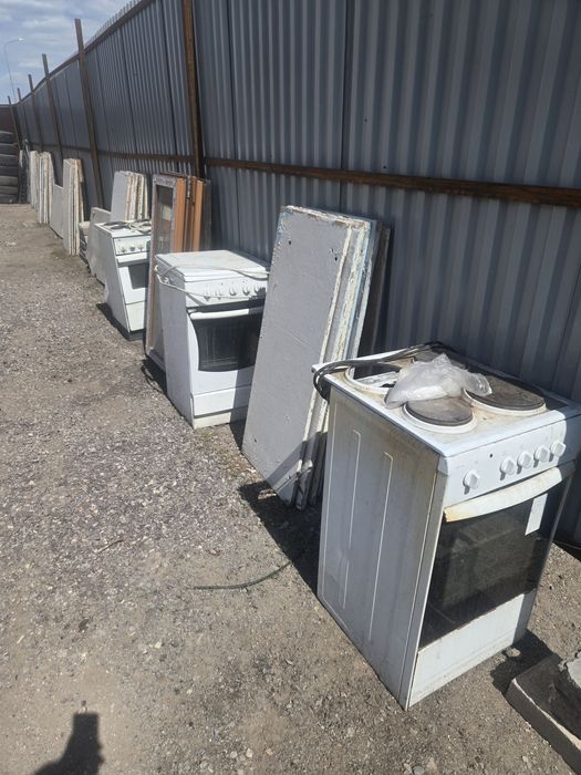 Продам газовые плиты — 3 штуки