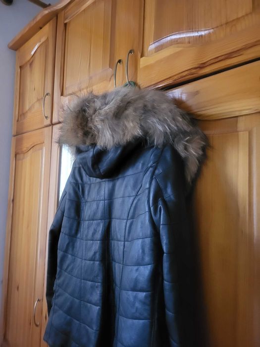 Естествена кожа с яка от лисица