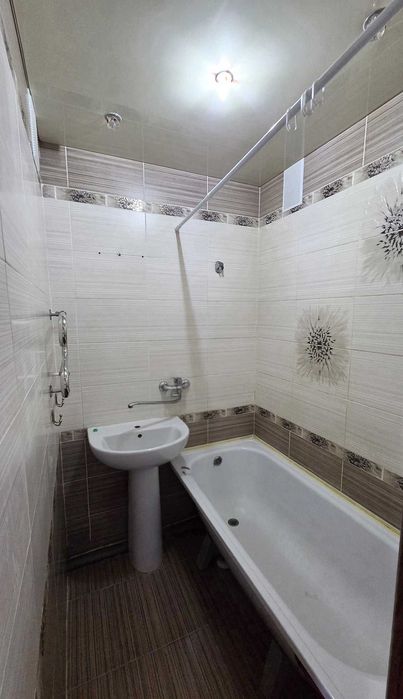 Продам 3-х комнатную квартиру в районе КСК