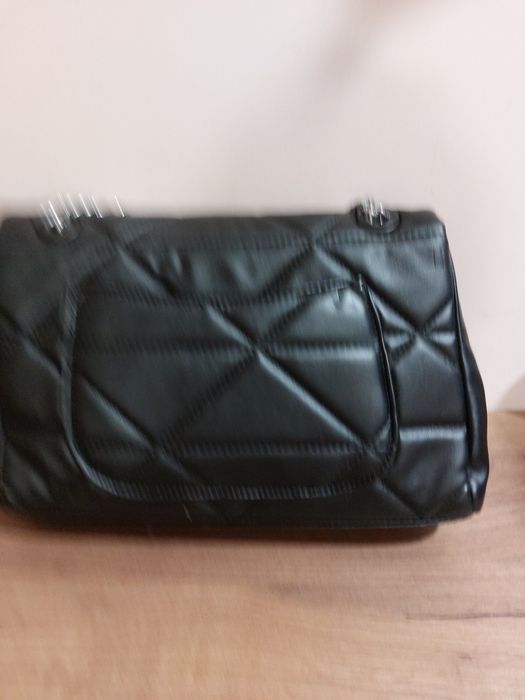 Дамска чанта с дълга дръжка