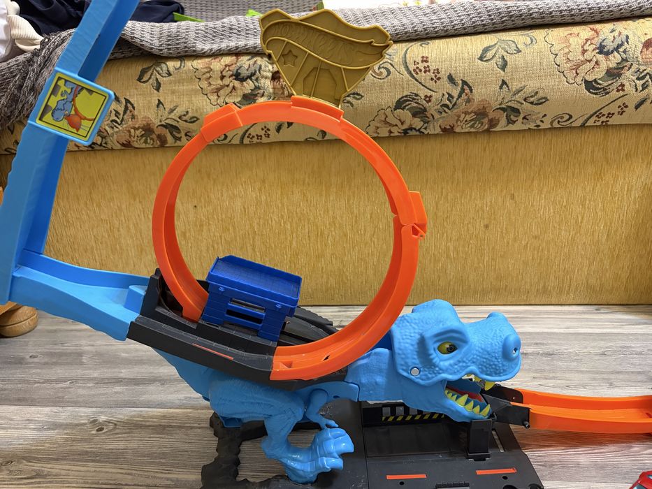 Писта за игра динозавър Hotwheels