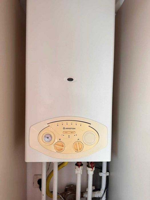 Vand apartament decomandat 1 cameră, proaspăt renovat + parcare, Florilor