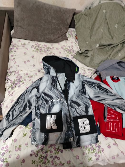 Продам детские куртки