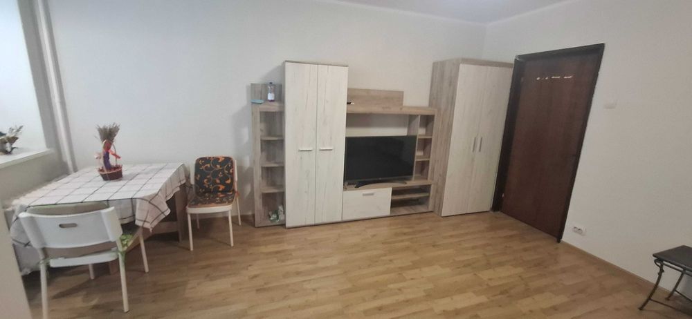 Particular ofer spre închiriere garoniera confort 1 semidecomandat sector 4
