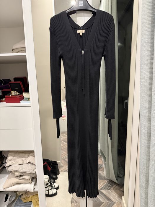 Продам шерстяное платье макси длины