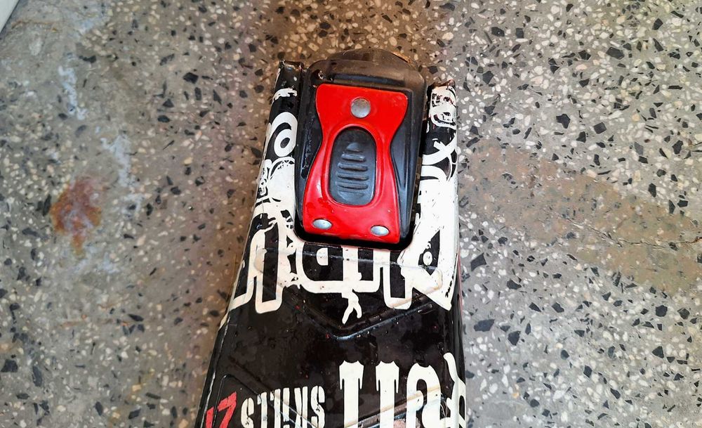 Тротинетка със светещи гуми Kikkaride