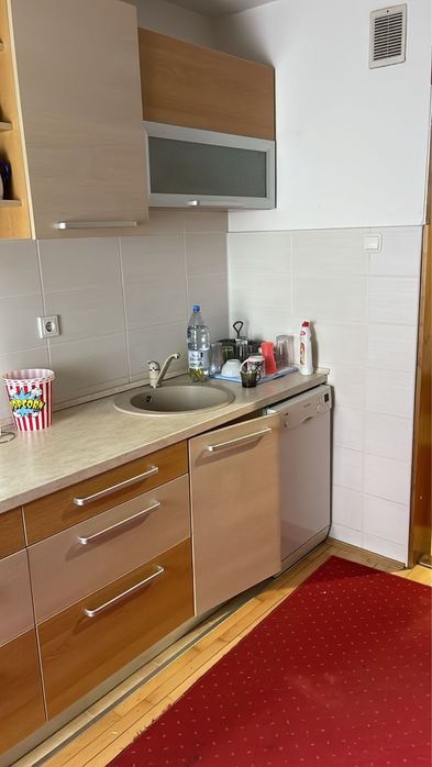 Persoana fizica inchiriez urgent apartament 4 camere in zona centrala