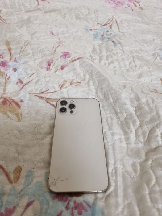Айфон 12 про в хорошом состояние