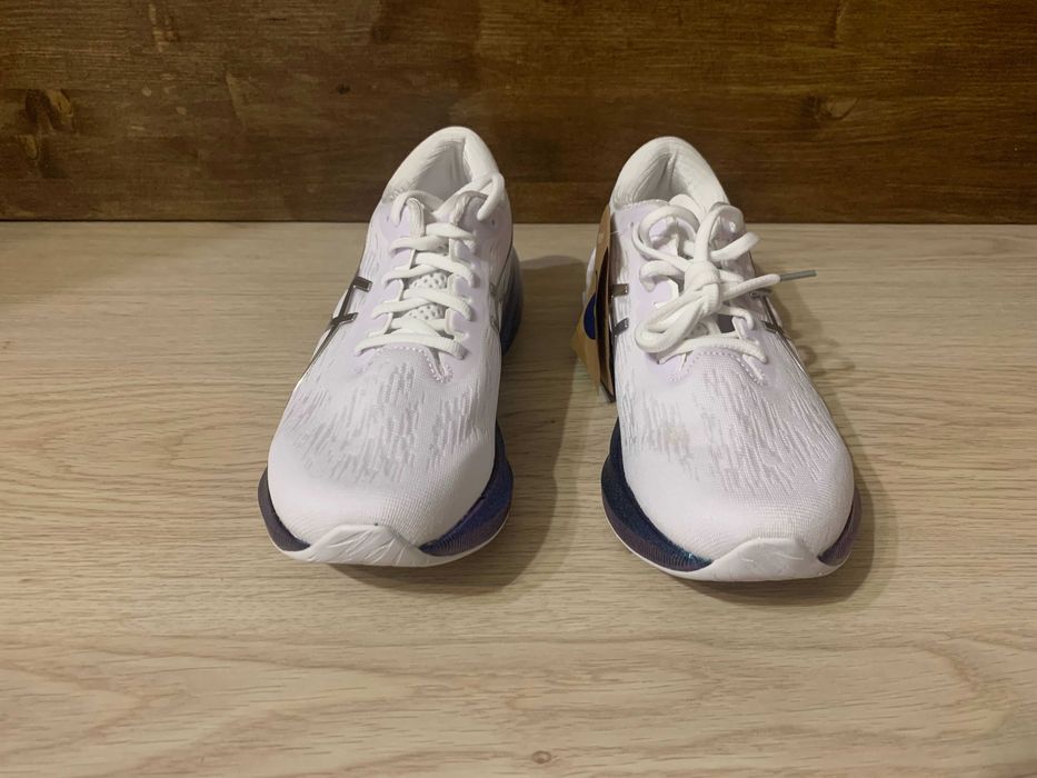 Новые Asics Novablast 3 Platinum