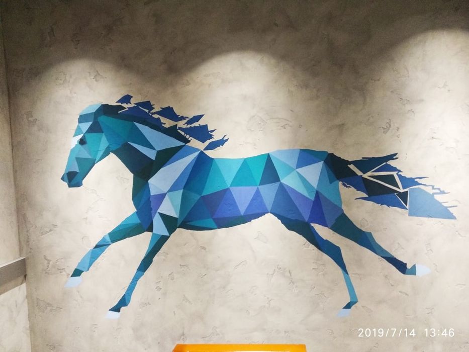 Картины на стенах художник