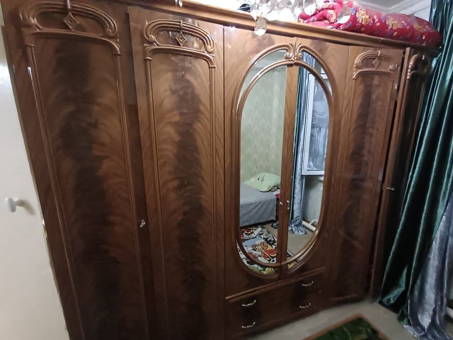 Шкаф сатылады камодымен