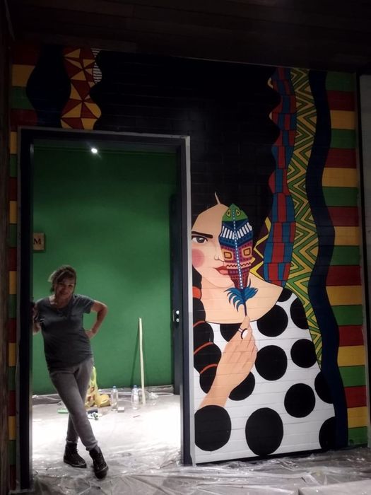 Картины на стенах художник