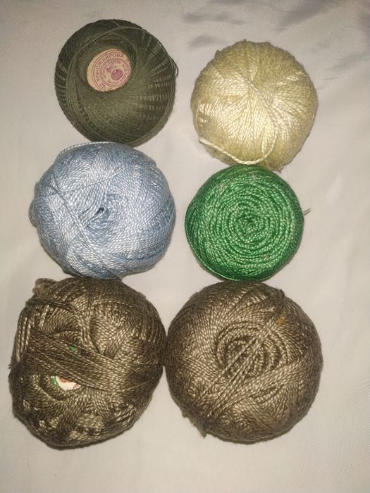 Нитки для вязания крючком.