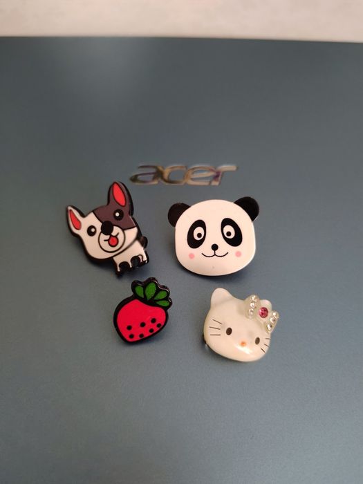 Брошь большого размера