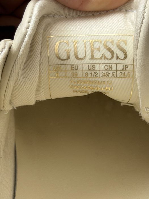 Оригинални кожени кецове GUESS с кадифени връзки (Размер 39)